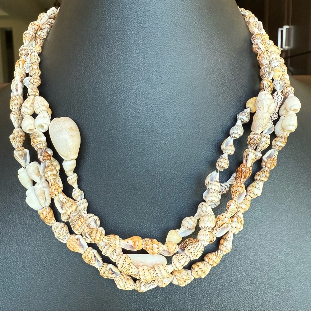Seashell Necklace Cream Colored Hawaiian Lei Cowrie lot of 2 Strands Vintage